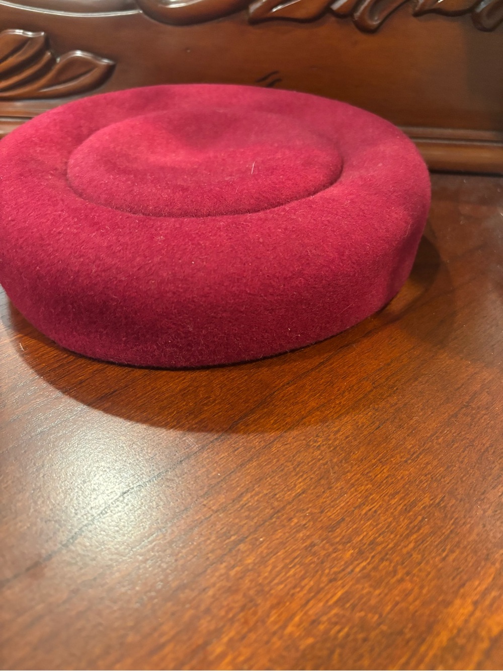 Vtg Kerrybrooke Red 100% Pure Wool Felt Beret Hat Parisian Basque Style Boxed